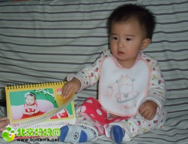 橫式經(jīng)典個(gè)性臺(tái)歷制作簡單